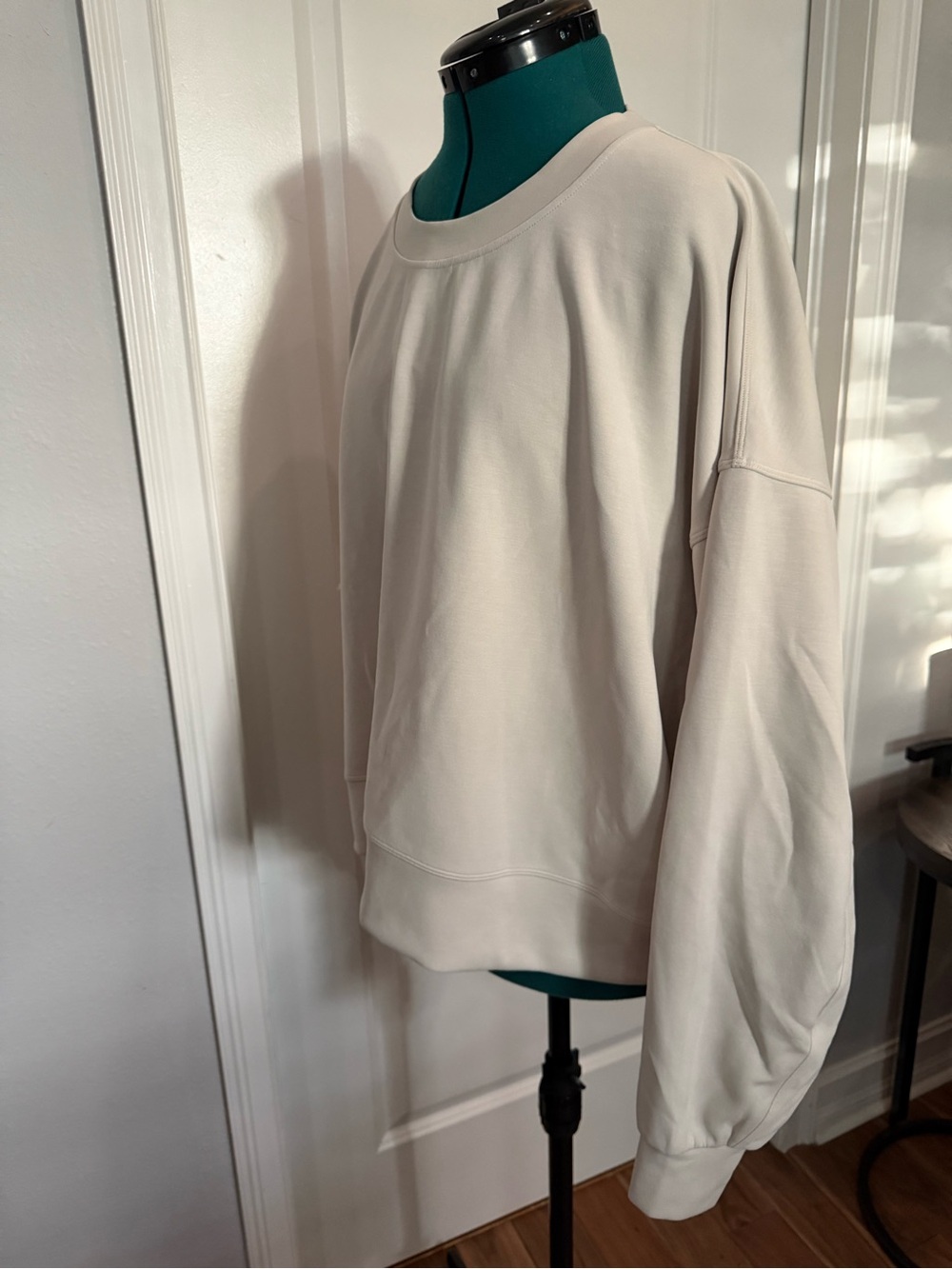 Lululemon Crewneck Sweatshirt in Light Beige - Picture 4 of 5